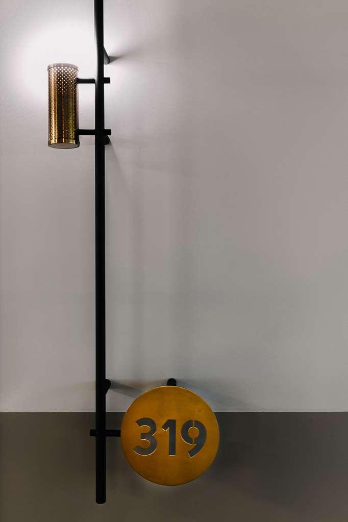 Qt Newcastle Hotel Room photo A candle clock