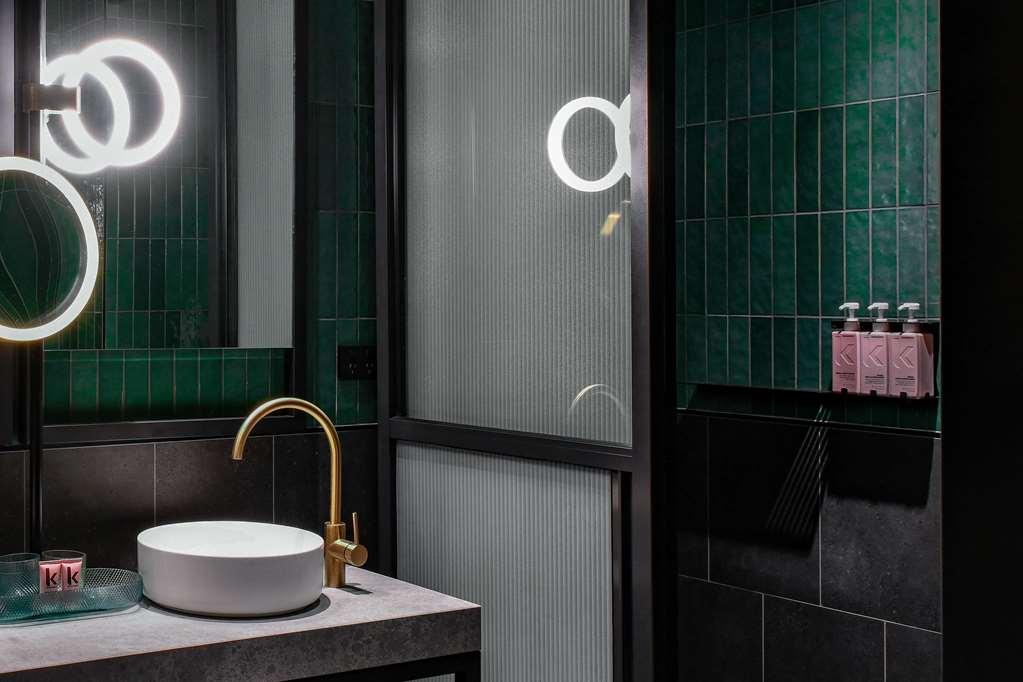 Qt Newcastle Hotel Exterior photo Bathroom