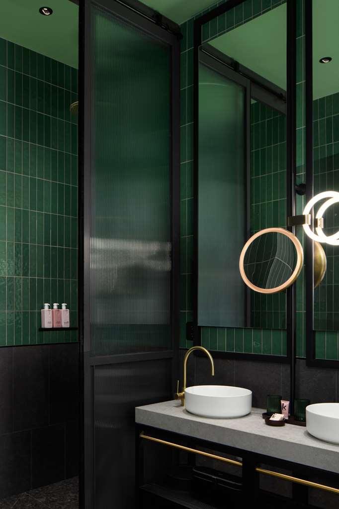 Qt Newcastle Hotel Exterior photo Bathroom